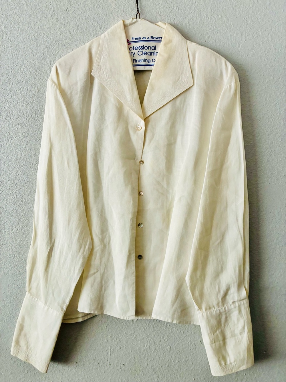 VTG RAVEL L 💯 RAMIE WHITE CRISP BUTTON DOWN BLOUSE WITH STATEMENT CUFFS